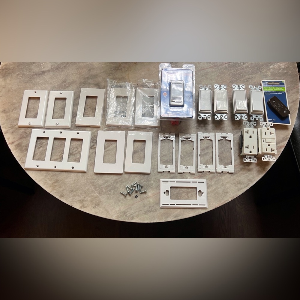21 pieces - electrical switches/plates - New & some lightly used 💡
